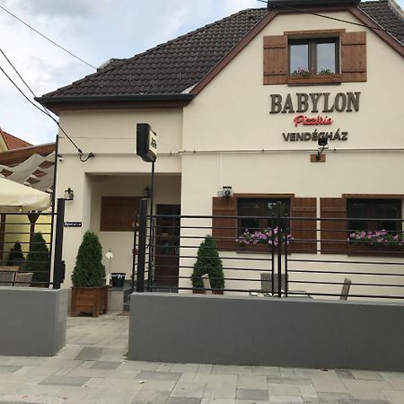 Babylon Pizzeria Vendeghaz Ξενοδοχείο Μίσκολτς Εξωτερικό φωτογραφία