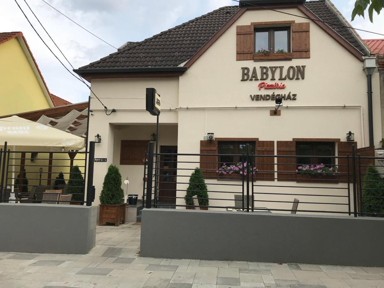 Babylon Pizzeria Vendeghaz Ξενοδοχείο Μίσκολτς Εξωτερικό φωτογραφία